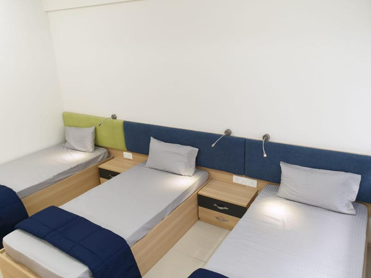 Youthville Boys Hostel ปูเน่ ภายนอก รูปภาพ